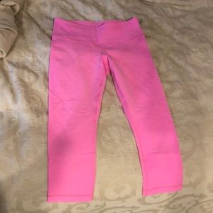 Pink lululemon wunder under crops